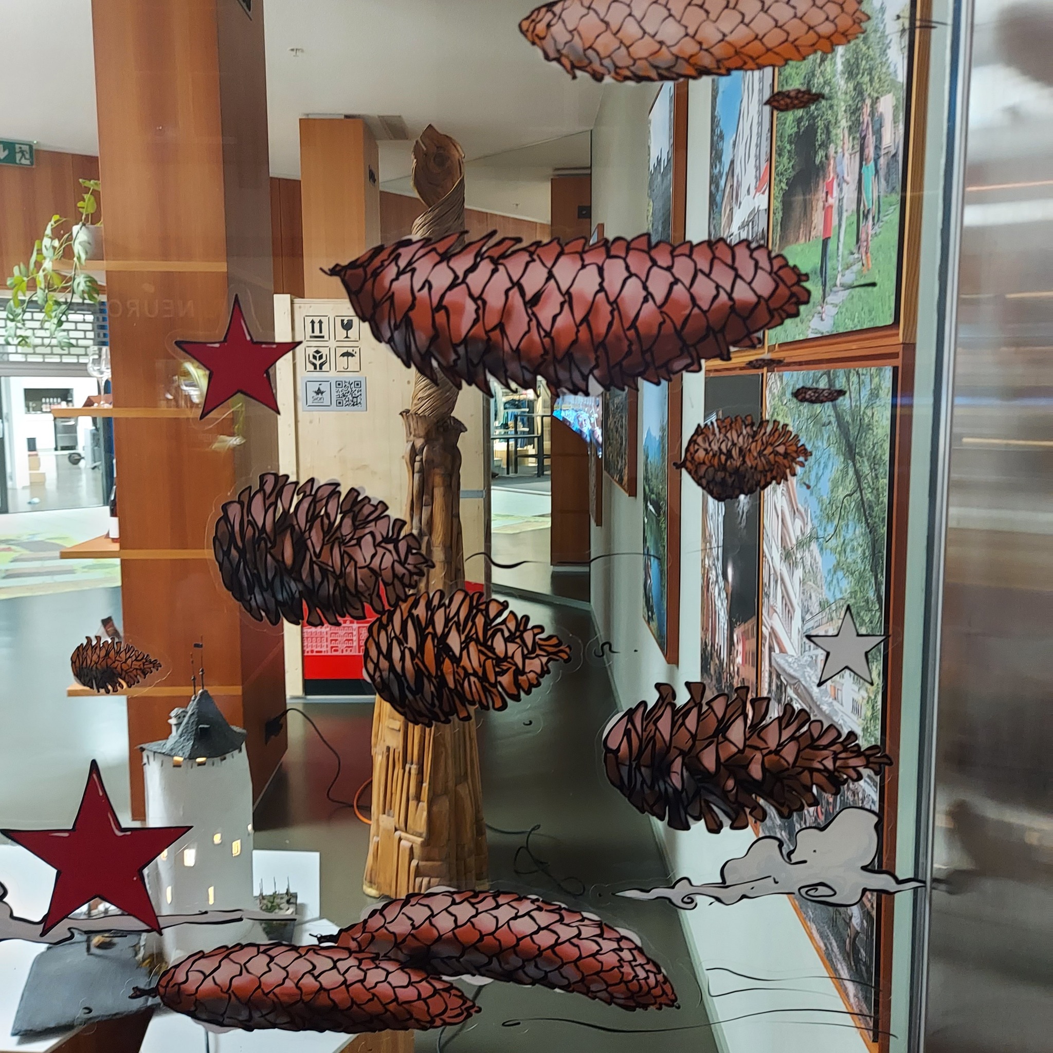 petit peuple vitrine 4.jpg, avr. 2026