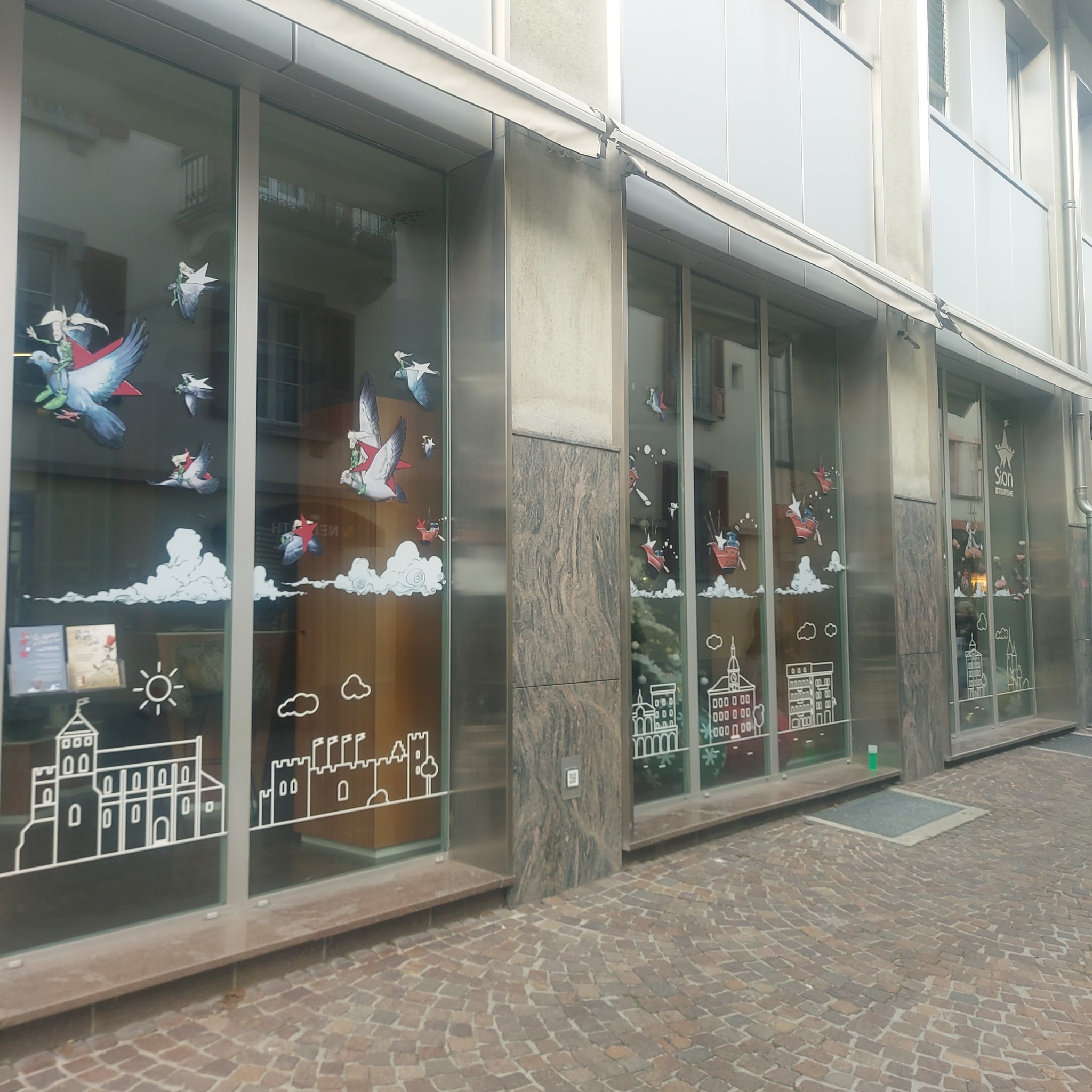 petit peuple vitrine 9.jpg, avr. 2026